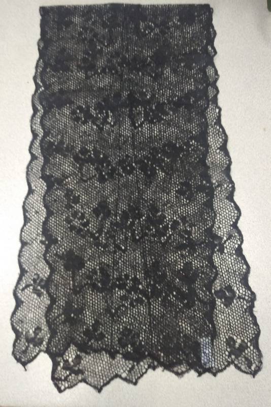 Шарф -косынка женская,черная коклюшечное кружево.1935 год.