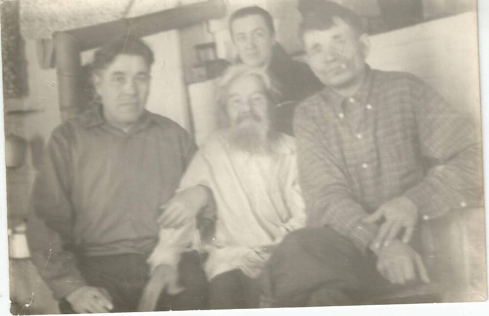 Фотография Д.А. Ильментьев с отцом и братьями