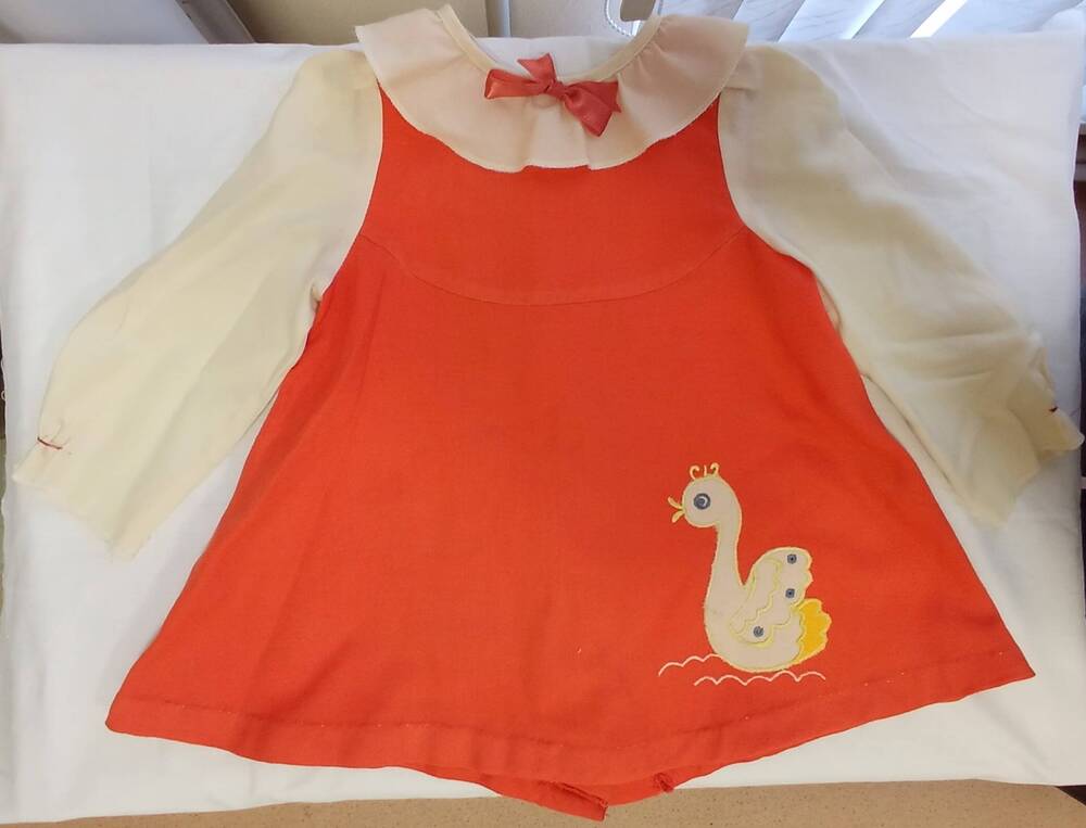 Платье детское оранжевого цвета