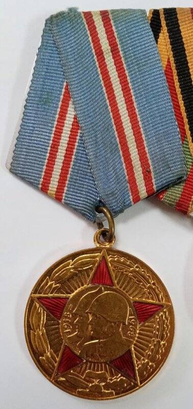 Медаль юбилейная «Пятьдесят лет Вооруженных сил СССР» (участника парада Победы в Москве в 1945 г. Красильникова Ивана Ивановича)