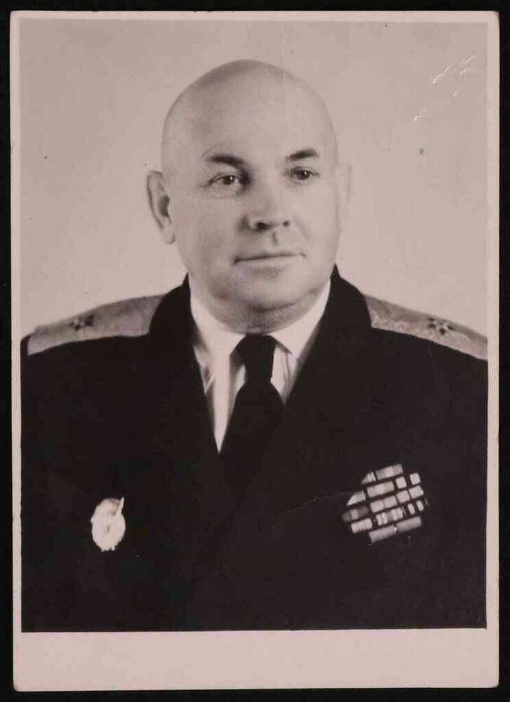 Фотография. Гущин А.М., контр-адмирал, в день 60-летия.