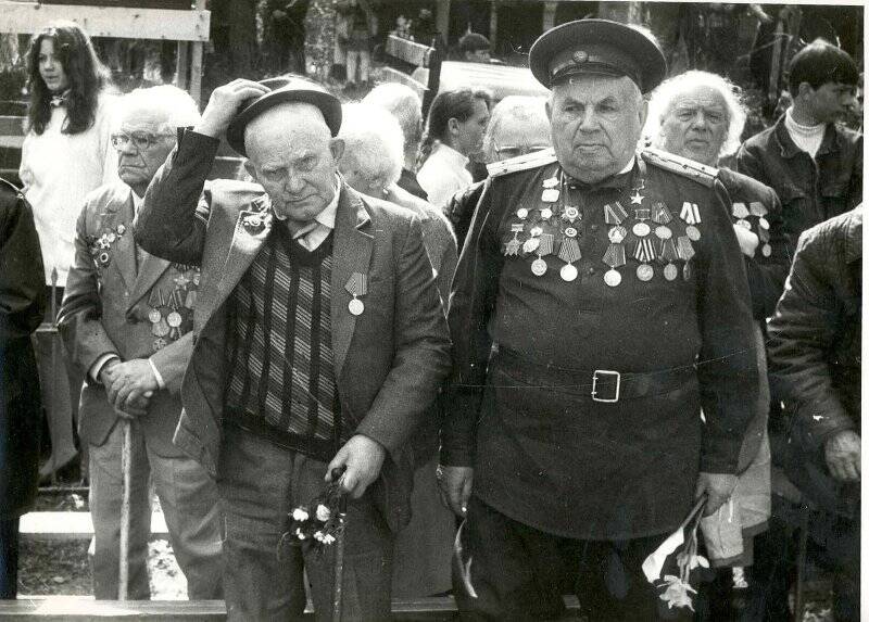 Фотография. Герой СССР Ф. Е. Агафонов на празднике 9 Мая 1996 г. в Ростове.