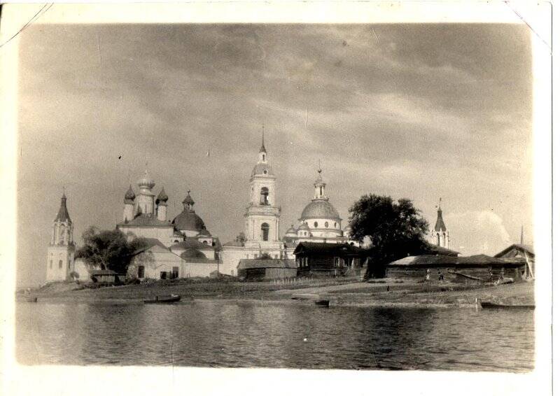 Фотография. Вид Яковлевского монастыря с восточной стороны.