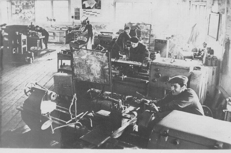 Фотография ч/б. Механическая мастерская конторы бурения. Фондообразователь: Общественный музей Нефтеюганска