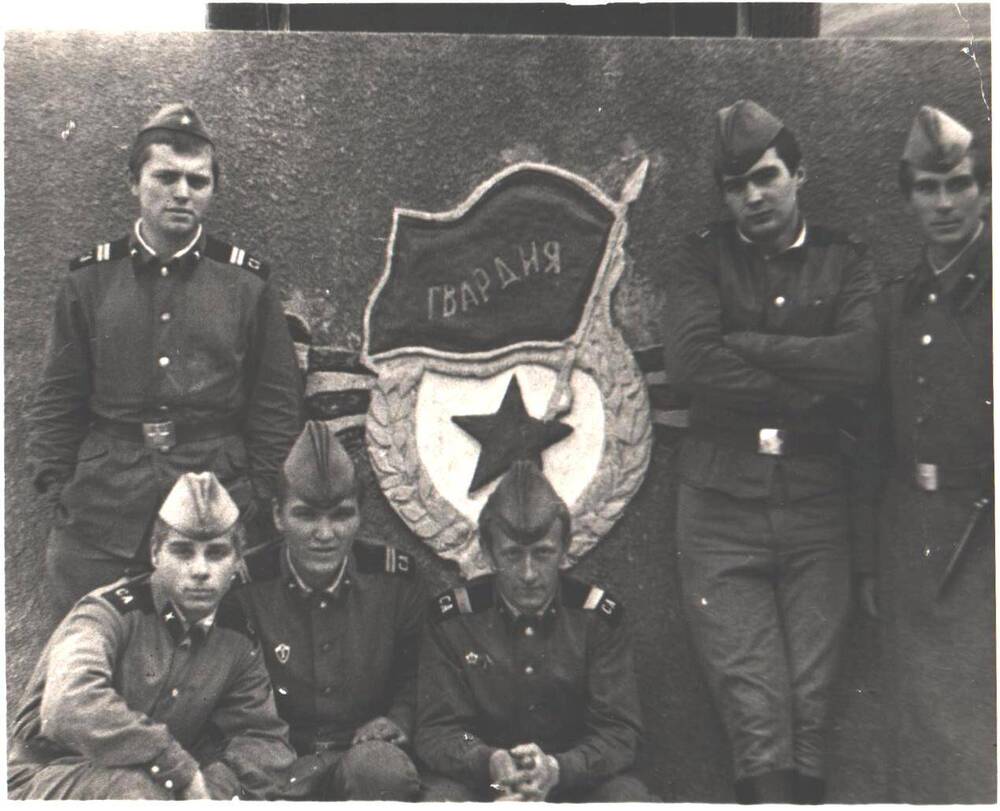 Группа военнослужащих Советской Армии. 1(справа сидя) Иванов Александр житель города Микунь, годы военной службы в Забайкалье.