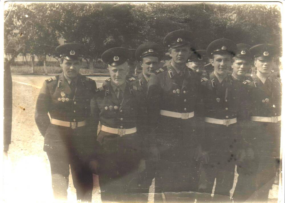 Группа военнослужащих Советской Армии. 2(слева) Иванов Александр житель города Микунь, годы военной службы в Забайкалье.