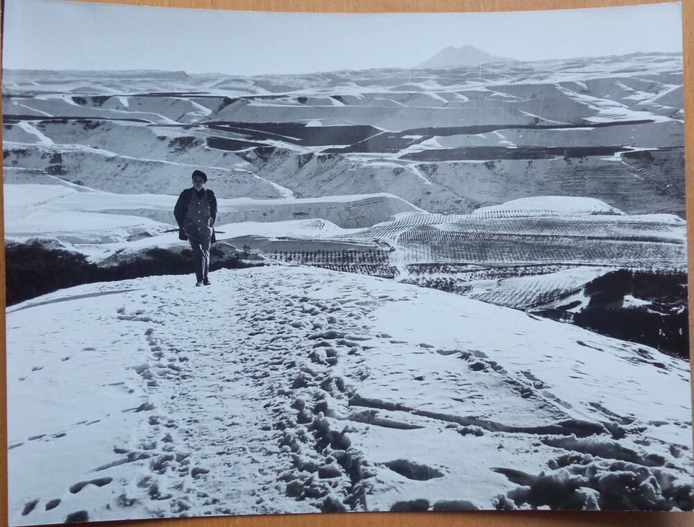 Фотография   « К.М. Симонов  в горах Северного Кавказа в районе г. Кисловодска»