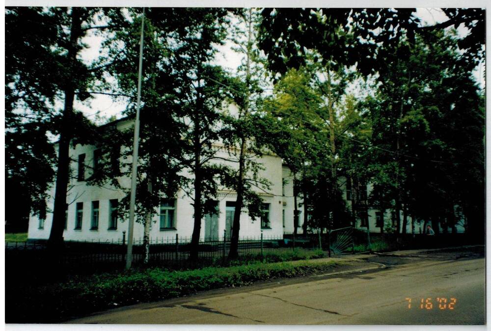 Фотография. Здание межшкольного учебно-производственного комбината на улице Первомайской