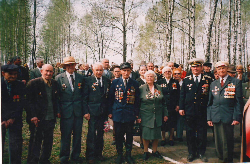 Ветераны Великой Отечественной войны на Кривцовском мемориале.