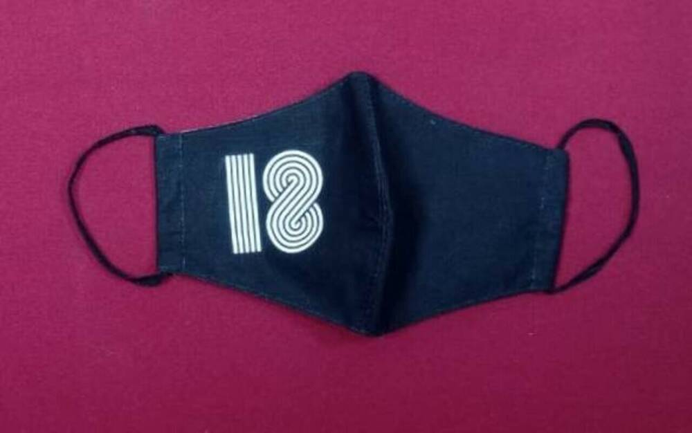 Маска для лица двухслойная черного цвета с логотипом 18 фестиваля «Амурская осень». 