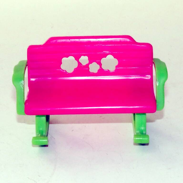 Игрушка диван-качалка. Розово-зеленого цвета. Из набора игрушечной мебели. Китай, 1990-е г.