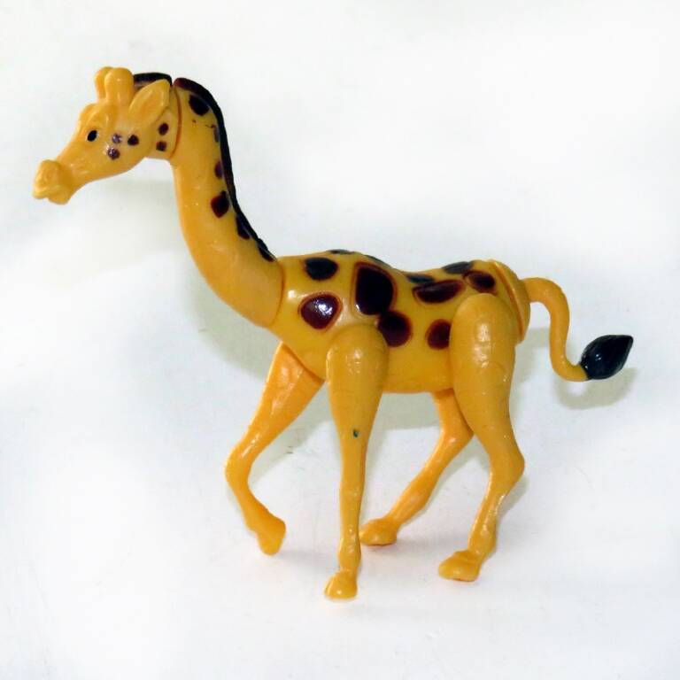 Игрушка в виде жирафа, разборная, из шоколадного шара Томбола от компании «Чупа-Чупс» (Tombola, Chupa-Chups). Серия «Crazy Zoo», название «Giraffe». Клеймо «Tombola». Испания, 1998 г.
