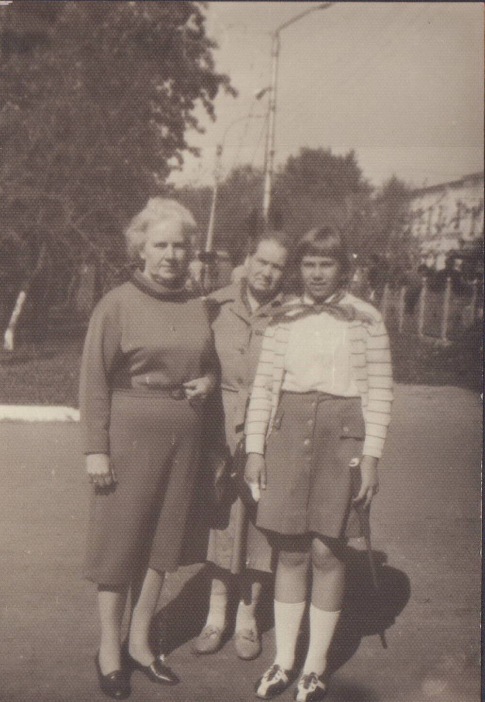 фотография. Каравичева З.Т. с подругой и ее внучкой 