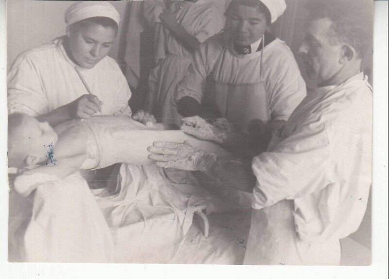 Фотография ч/б. Костнотуберкулезная больница, г. Якутск. 2.10.1958 год.