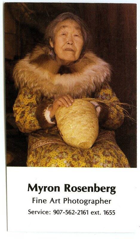 Карточка визитная Майрона Росенберга с фотографией «Алиса Амукон (92 года). Скаммон-Бей, Аляска 1984»