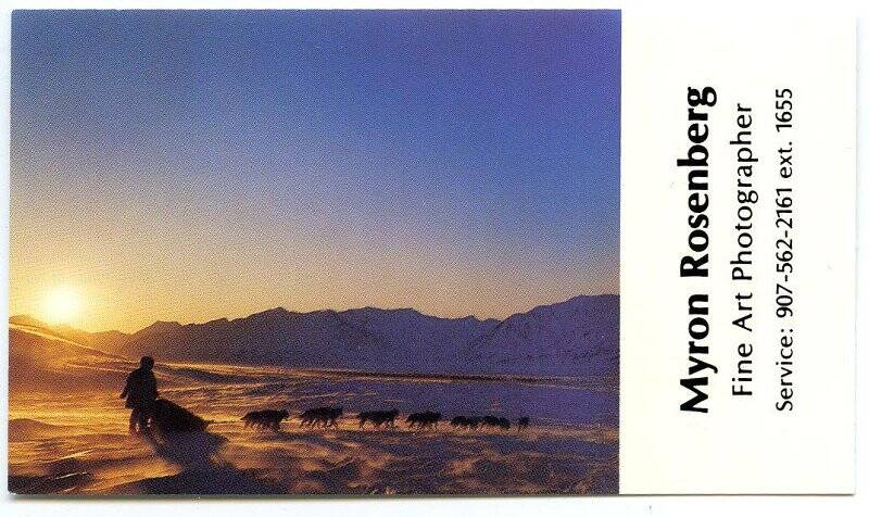 Карточка визитная Майрона Росенберга с фотографией «Кари Скоген на подходе к Дождливому перевалу. Ежегодные гонки на собачьих упряжках, Аляска. 1986»
