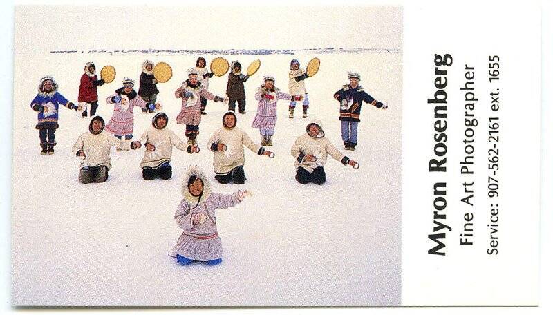 Карточка визитная Майрона Росенберга с фотографией «Танец на родной земле. Чевак, Аляска, 1987»