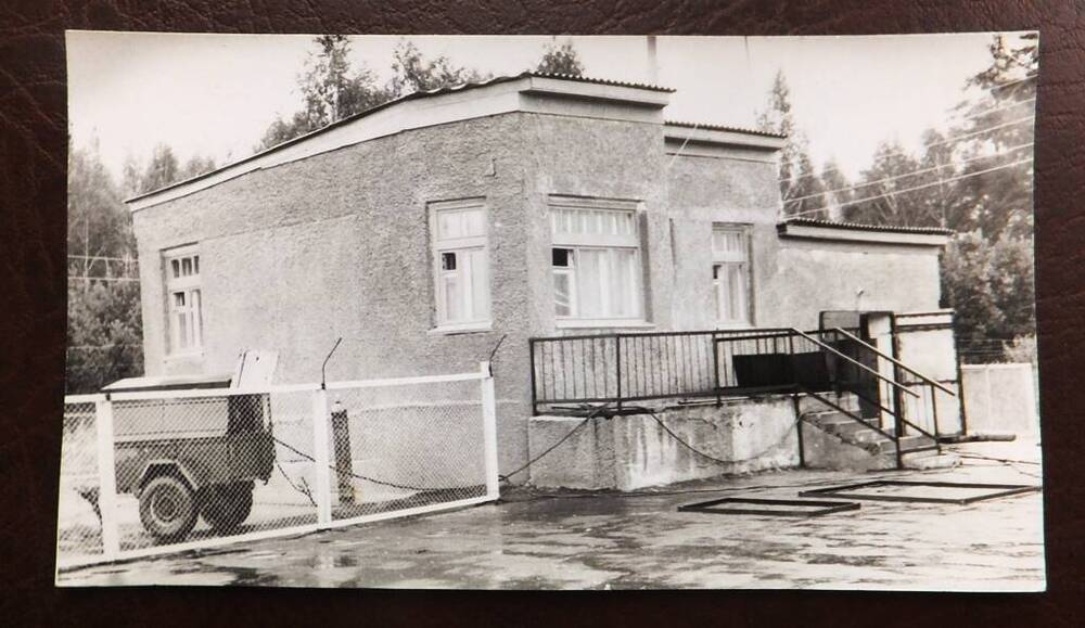 Фото. Здание контрольного пункта в милиции на границе Курганской и Свердловской областей, 18.09.1993 года.