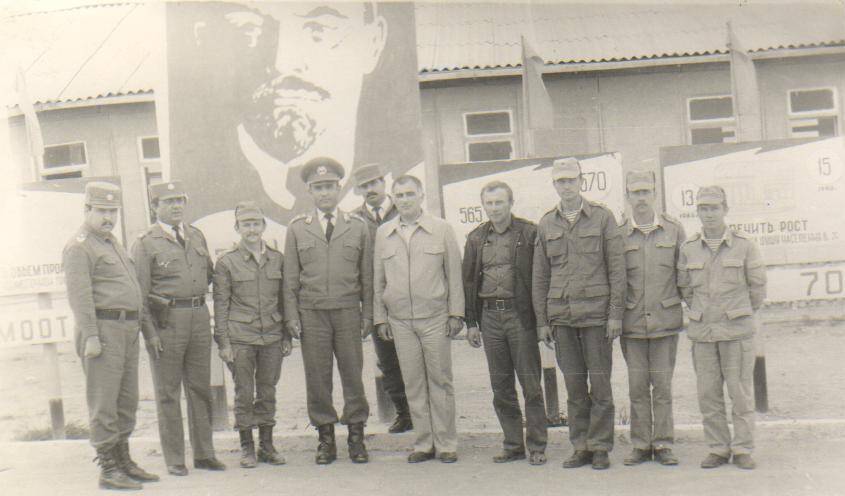 Фотография Нахаева Николая Александровича. Встреча афганцев с командующим советским батальоном.