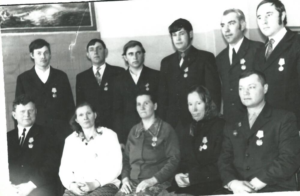 Фото. Передовики производства к-за им. Красных партизан, 1975 г.