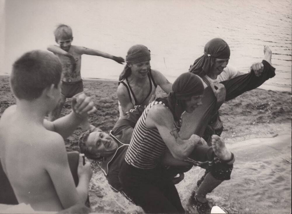 Фото лагерь Юность. Похищение пиратами начальника лагеря.