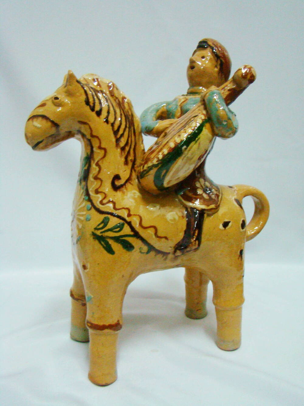 Скульптура Музыкант на коне .