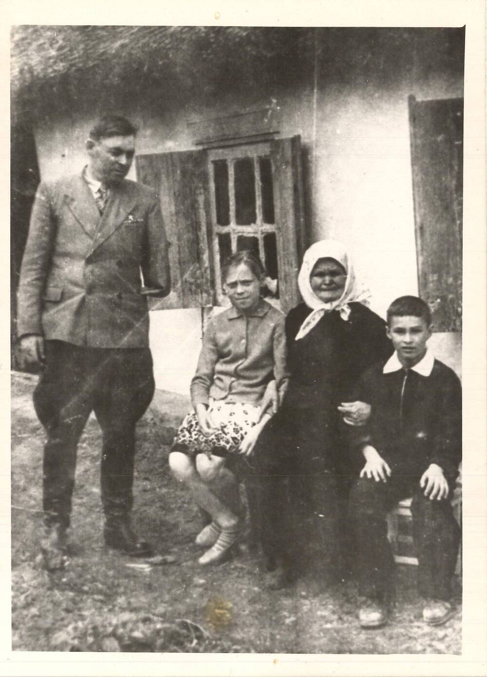 Фотография Губа Василия Алексадровича с семьей.