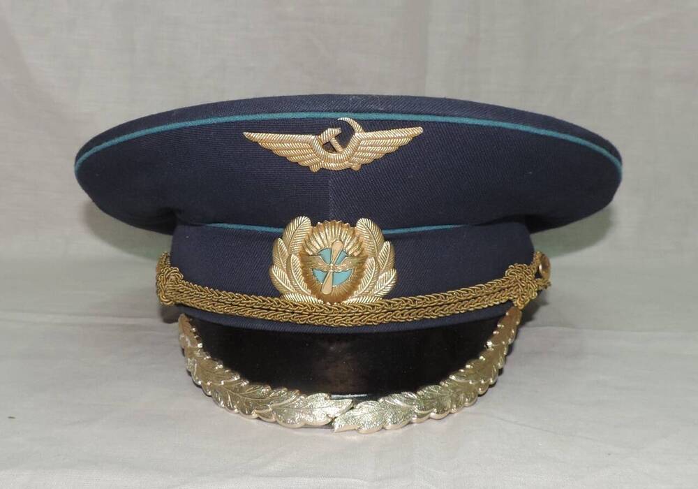 Фуражка от формы пилота гражданской авиации Лемарена Павловича Рогашёва.