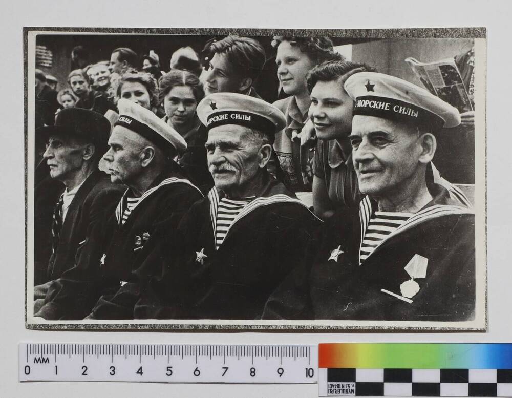 Фотоотпечаток. Ветераны восстания 1905 г. на броненосце «Князь Потёмкин-Таврический» на военном параде, посвященном Дню Военно-морского флота СССР. 