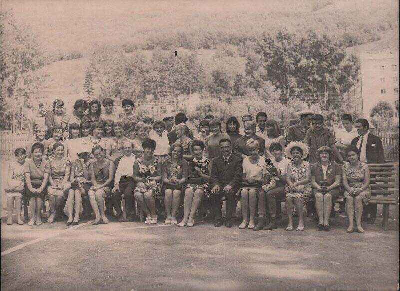 Фотография: Делегация из Чехословакии в Горно-Алтайском педучилище 1968 год.