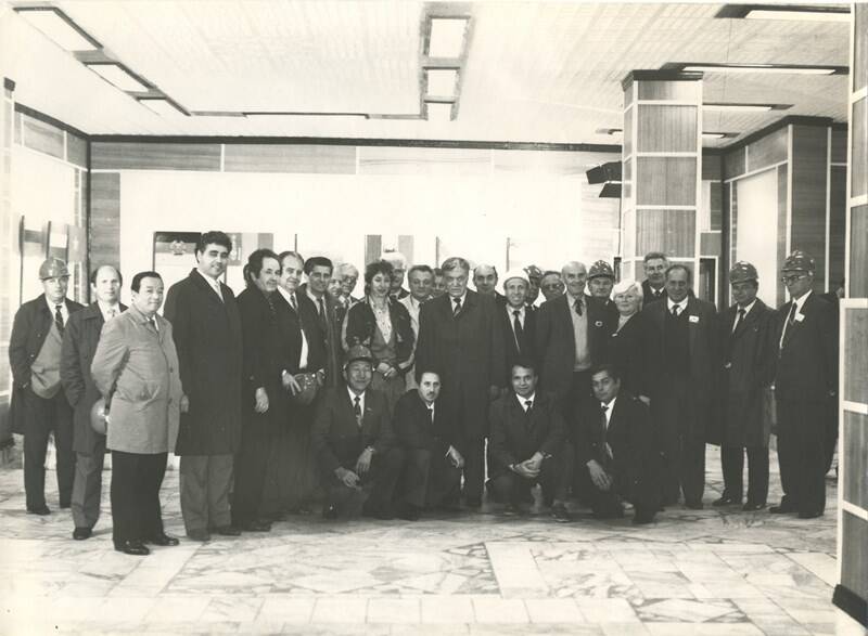 Фотография ч/б групповая делегации на подписании договора на РМЗ