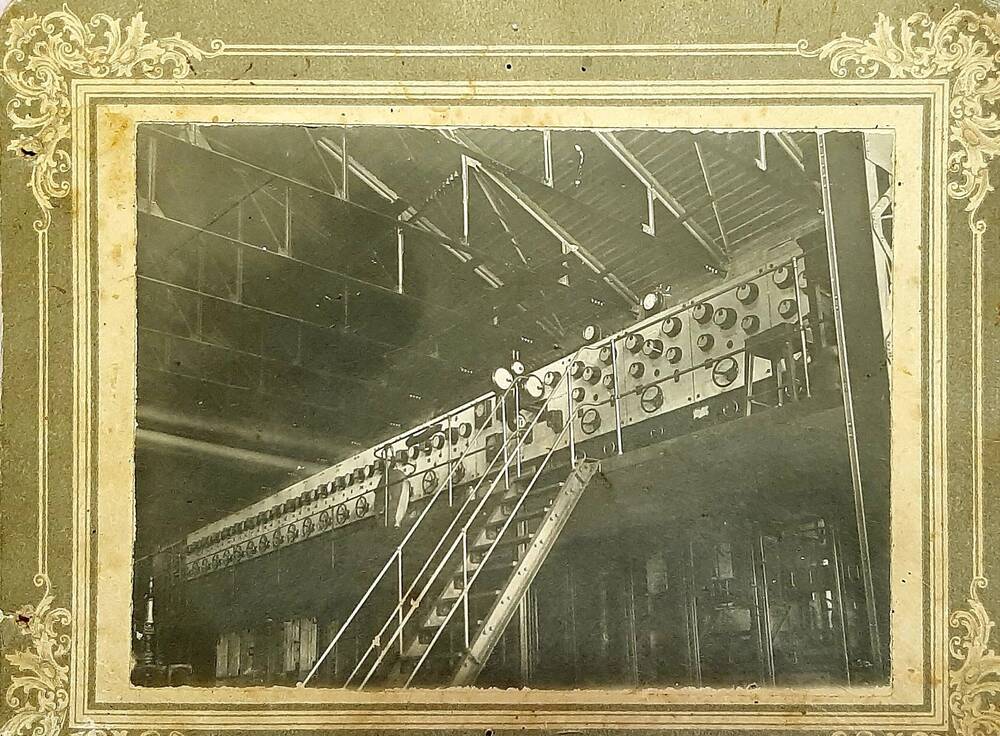 фотография на паспарту. Старый щит управления электростанции Надеждинского завода. Установлен 1907г