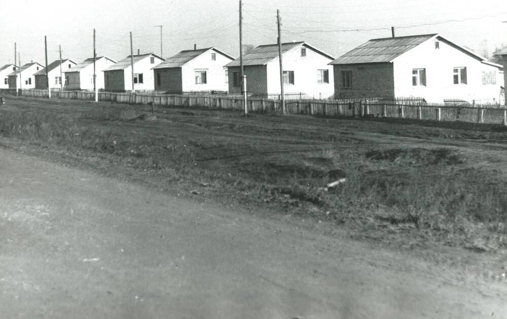 Фото. Новая улица в к-зе им. Красных партизан, 1975 г.