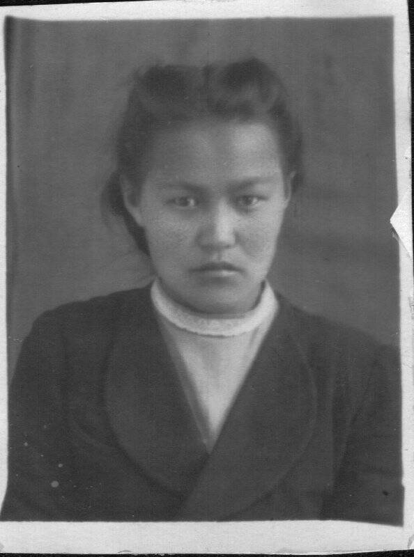 Фотография черно-белая. Портрет. Студентка, неизвестная подруга М.А.Охлопковой. 1950 г.