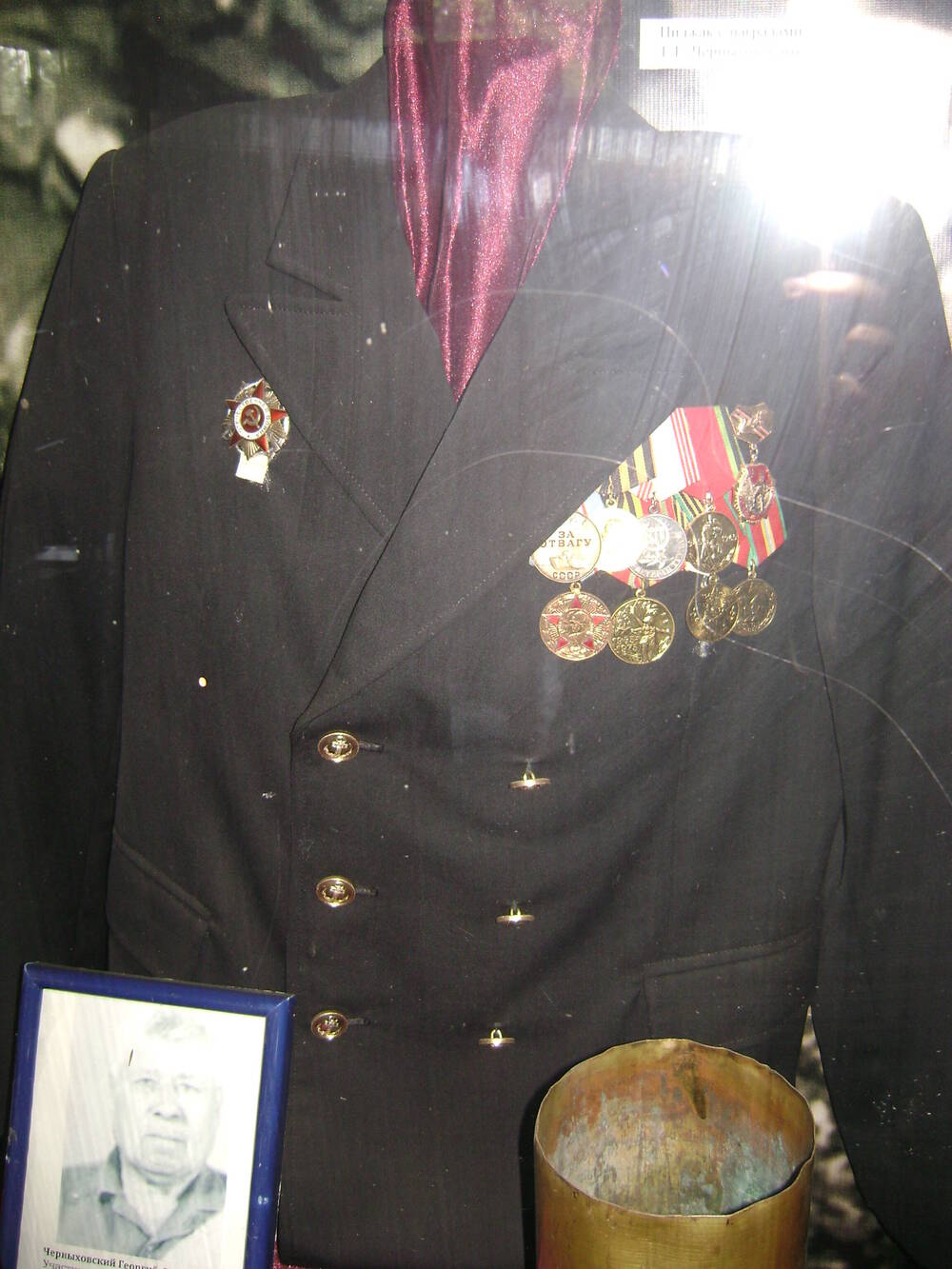 Китель морской Черныховского Г.Г. воевал и служил в сухопутных войсках, но после войны работал в Туапсинском порту.