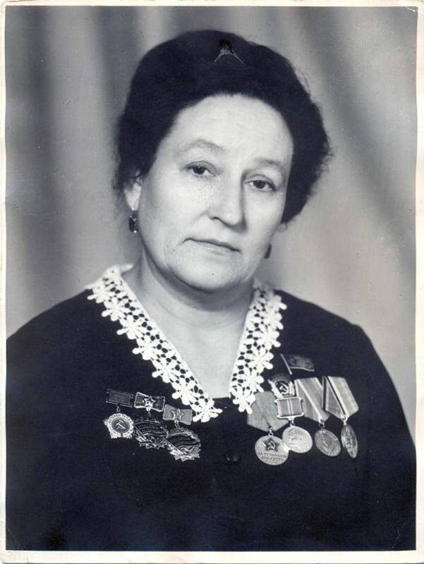 Фотография черно-белая. Портрет Т.И. Карнауховой