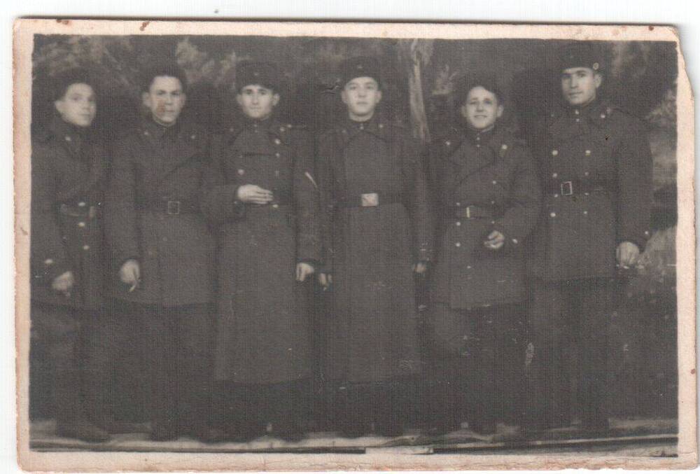 Фото. Ковшов Александр Федорович (3-й справа) с сослуживцами.
