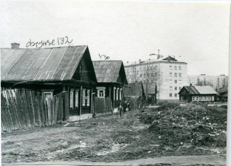 Дома № 130 и № 132 на улице Фрунзе (Карякинской). Фотография