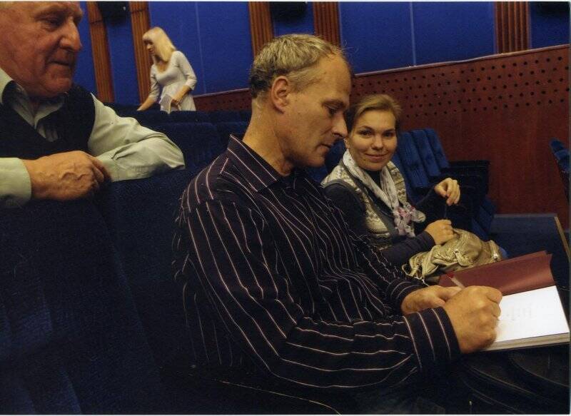 С.Н. Овсянников, О.С. Гожалимова и А.М. Жданов в большом зале ОКЦ в Рыбинске. Фотография