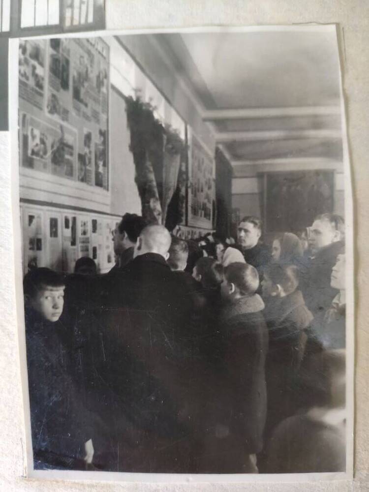Фото На выставке о И.В. Сталине из фотоальбома Траурные дни в городе Котовске