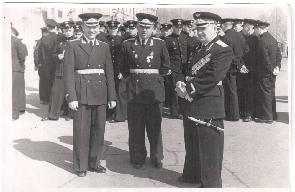 Фото. Представители Центральной объединенной летно-технической школы. Полковник Бабаков Иван Яковлевич - 1-й справа.