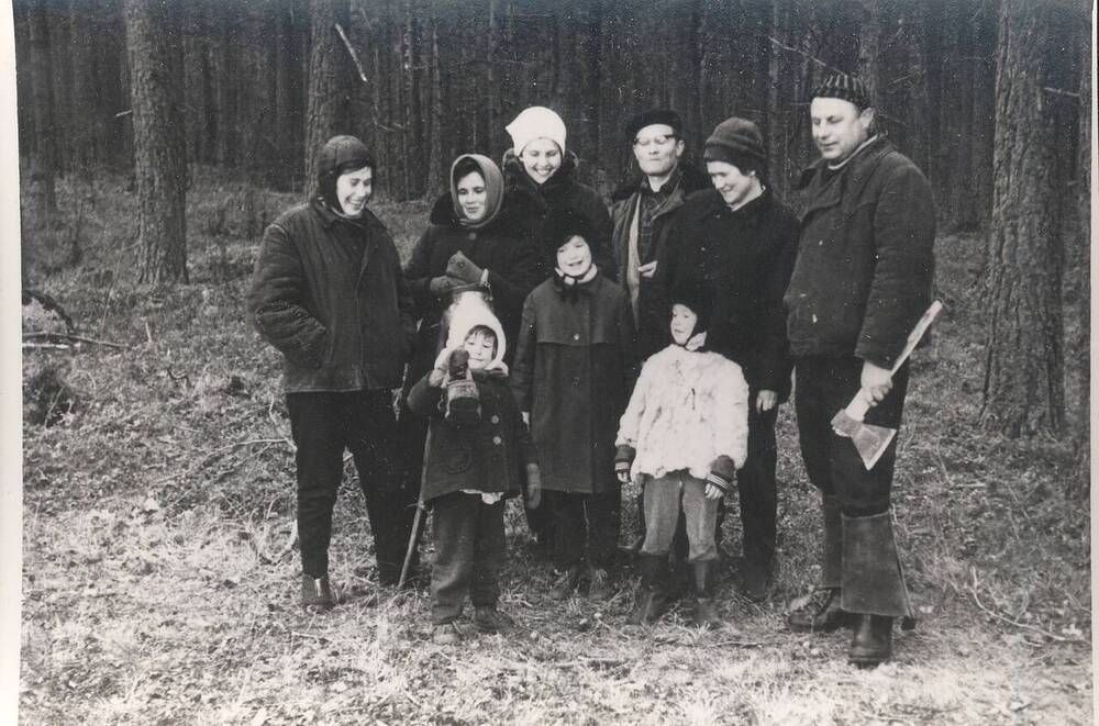 Фотография из семейного архива Новичковой Надежды Емельяновны (горизонтальная ориентация).