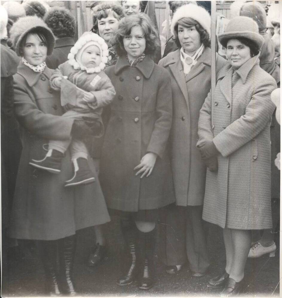 Фотография из семейного архива Новичковой Надежды Емельяновны (вертикальная ориентация).