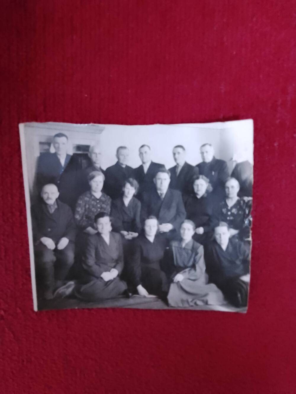 Фотография старейших работников фабрики им. Ленина.