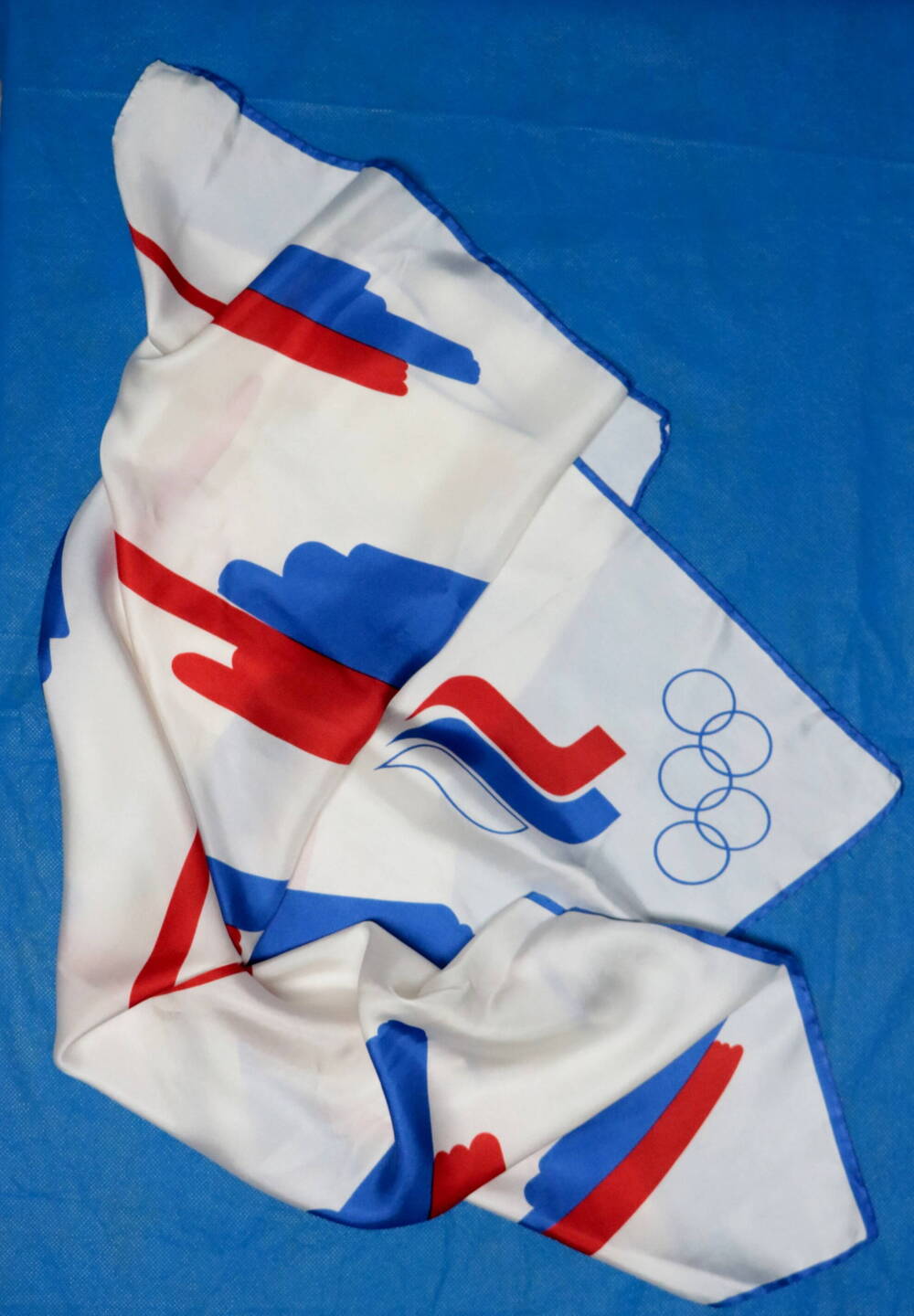 Костюм  участника  Олимпийских игр в Атланте для выхода  сборной России по спортивной гимнастике вне соревнований.
