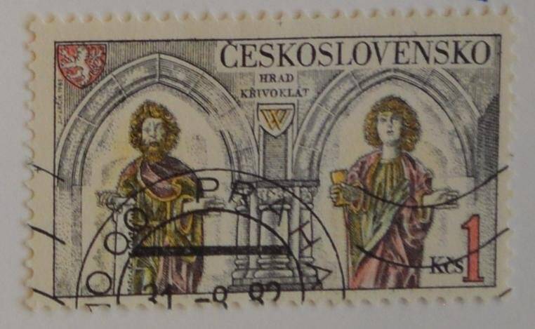 Марка почтовая. Двое святых под арками. из Коллекции марок Чехословацкой Социалистической республики