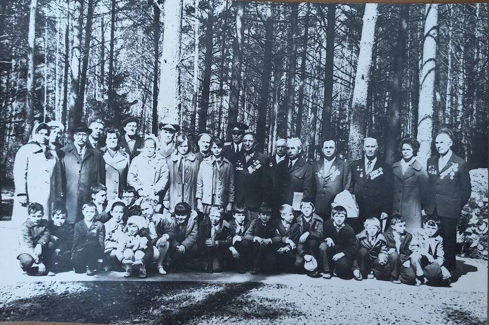 Фотография групповая ветеранов 238-ой сд в День Победы, Юхновский р-н