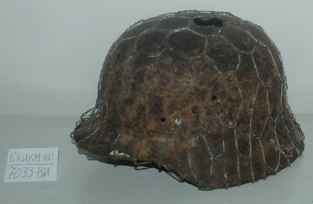 Германский стальной шлем Stahlhelm 1942