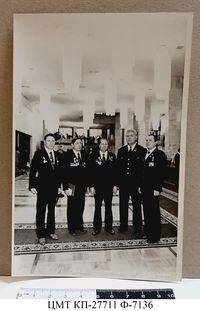 Фотография подлинная, черно-белая, изображены пять делегатов XXVI съезда КП Украины