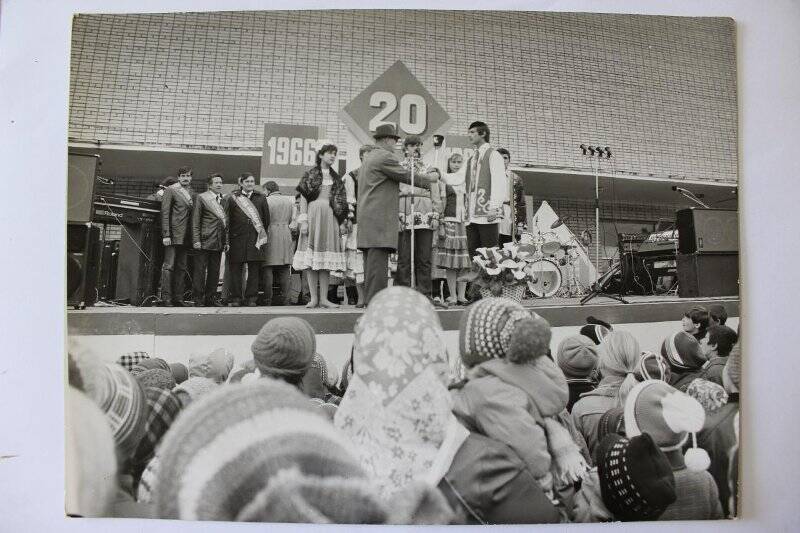 Празднование двадцатилетия Нижнекамска. Фотография